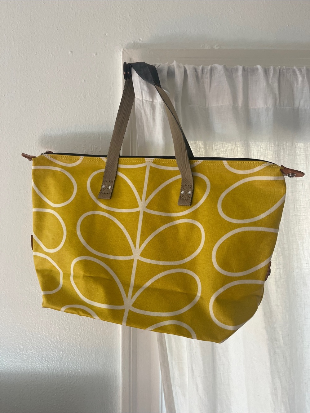 Orla Kiely Stem Zip Shopper Tote Bag – Vibrant Yellow